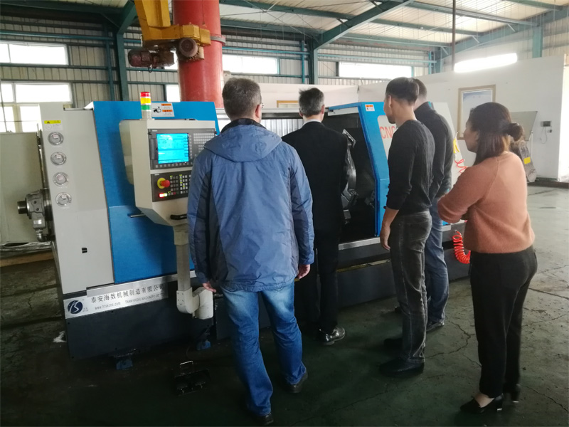 CNC550B-1斜床身數控車床出口俄羅斯